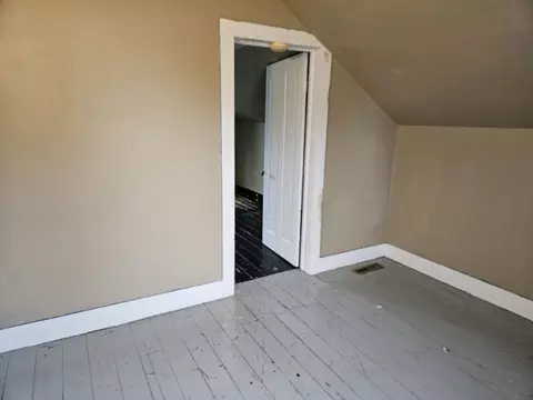 Bedroom - 302 E Park St, Morrison, IL 61270 photo 3 of 4