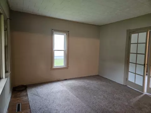 Living - 302 E Park St, Morrison, IL 61270 photo 3 of 4