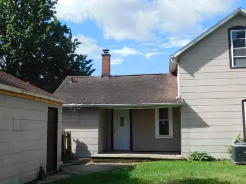 Exterior - 302 E Park St, Morrison, IL 61270 photo 7 of 9