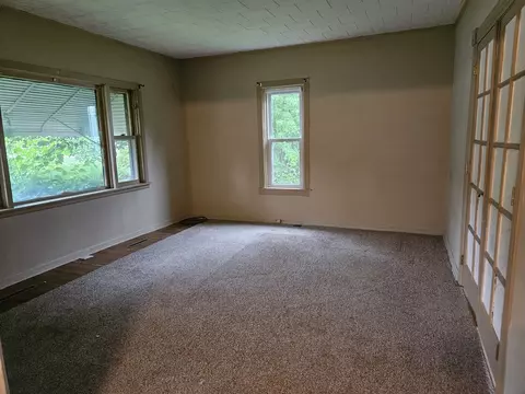 Living - 302 E Park St, Morrison, IL 61270 photo 2 of 4
