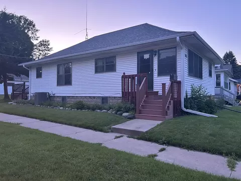 803 N 9th St, Dekalb, IL 60115