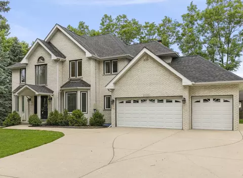 16 W374 94th St, Burr Ridge, IL 60527