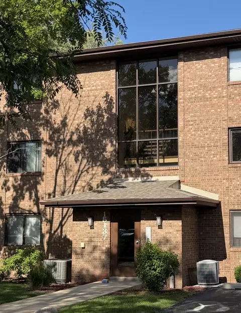 15137 Quail Hollow Dr #206, Orland Park, IL 60462