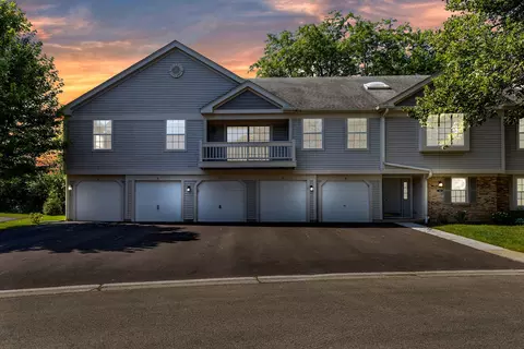 1214 Ballantrae Pl #E, Mundelein, IL 60060