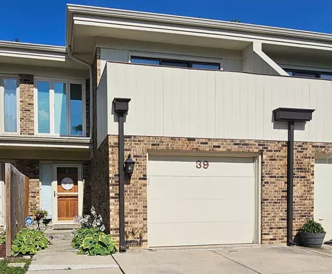 39 Sorrento Dr, Palos Heights, IL 60463