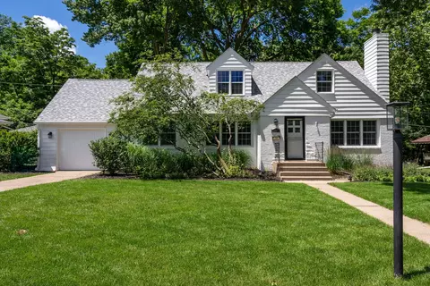 2140 Fairhaven Rd, Davenport, IA 52803