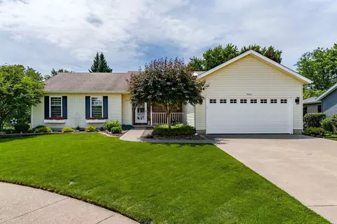 3421 Meadow Ct, Bettendorf, IA 52722