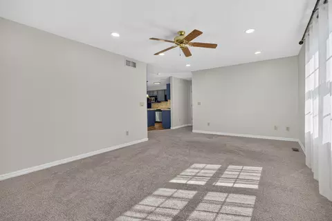 8 Rounds Rd, Bloomington, IL 61704 photo 9
