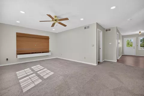 8 Rounds Rd, Bloomington, IL 61704 photo 8
