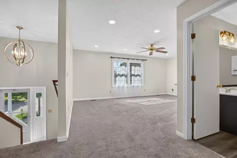 8 Rounds Rd, Bloomington, IL 61704 photo 5