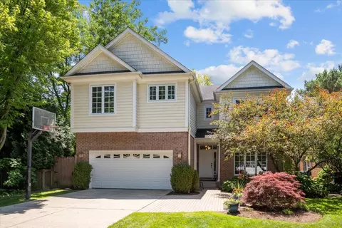 2211 Schiller Ave, Wilmette, IL 60091