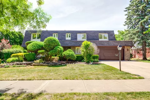 2315 Castilian Cir, Northbrook, IL 60062