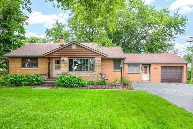 902 E Vine St, Le Roy, IL 61752