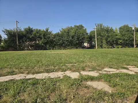 4118 W 16th St, Chicago, IL 60623