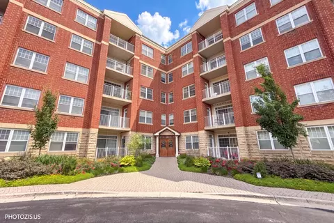 1 Itasca Pl #302, Itasca, IL 60143