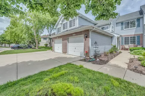 249 Sierra Pass Dr, Schaumburg, IL 60194