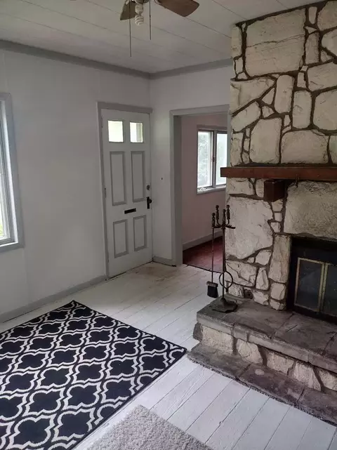 Entry Way - 409 SW 8 Ave, Aledo, IL 61231 photo 5 of 7