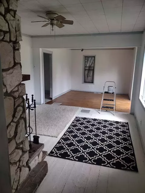 Living - 409 SW 8 Ave, Aledo, IL 61231 photo 1 of 4