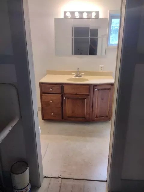 Bath - 409 SW 8 Ave, Aledo, IL 61231 photo 1 of 1