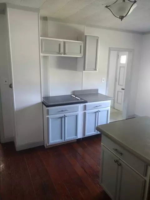 Kitchen - 409 SW 8 Ave, Aledo, IL 61231 photo 3 of 4