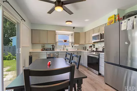 Kitchen - 509 Rand Dr, Mchenry, IL 60051 photo 2 of 2