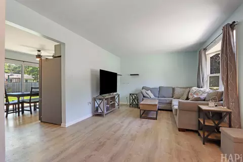 Living - 509 Rand Dr, Mchenry, IL 60051 photo 2 of 2