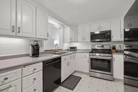 Kitchen - Undisclosed, Glenview, IL 60025 photo 1 of 3