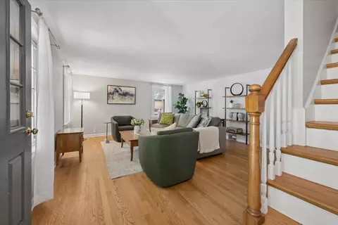 Entry Way - Undisclosed, Glenview, IL 60025 photo 2 of 2