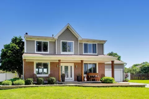 465 Spring Ridge Dr, Crystal Lake, IL 60012
