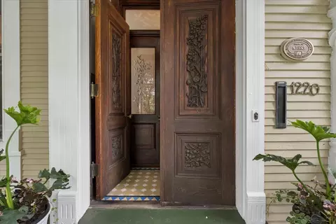 Entry Way - 1220 Maple Ave, Evanston, IL 60202 photo 1 of 13