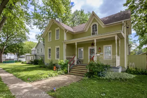 320 E High St, Sycamore, IL 60178