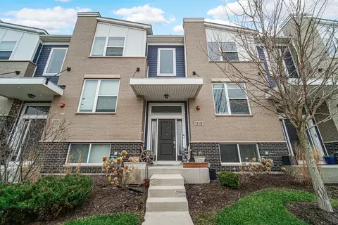 3 S528 Cambridge Ct, Warrenville, IL 60555