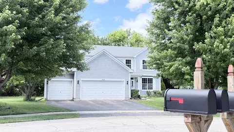 596 W Dalton Dr, Round Lake, IL 60073