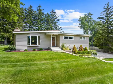 2474 College Rd, Downers Grove, IL 60516