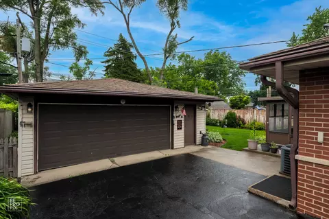 1012 Marshall Dr, Des Plaines, IL 60016 photo 20