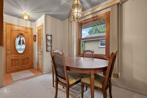 1012 Marshall Dr, Des Plaines, IL 60016 photo 4