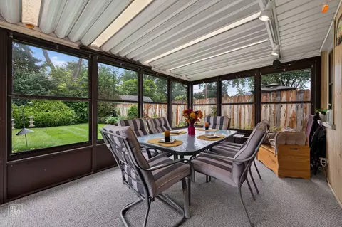1012 Marshall Dr, Des Plaines, IL 60016 photo 16