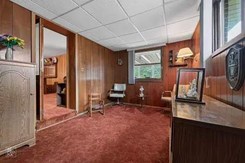 1012 Marshall Dr, Des Plaines, IL 60016 photo 9