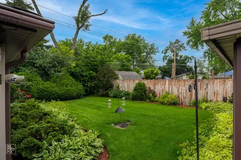 1012 Marshall Dr, Des Plaines, IL 60016 photo 18