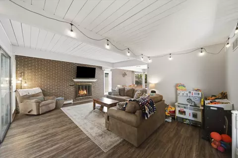 Living - 22 Plum Ct, Sleepy Hollow, IL 60118 photo 3 of 4