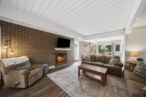 Living - 22 Plum Ct, Sleepy Hollow, IL 60118 photo 2 of 4