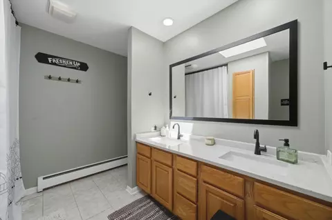 Bath - 22 Plum Ct, Sleepy Hollow, IL 60118 photo 1 of 2
