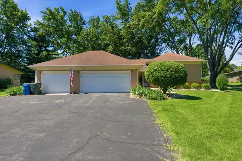 Exterior - 22 Plum Ct, Sleepy Hollow, IL 60118 photo 2 of 8