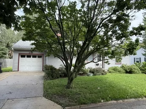 32 University Ct, Normal, IL 61761