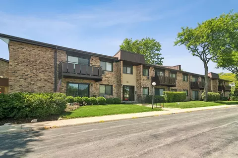 2642 N Windsor Dr #103, Arlington Heights, IL 60004