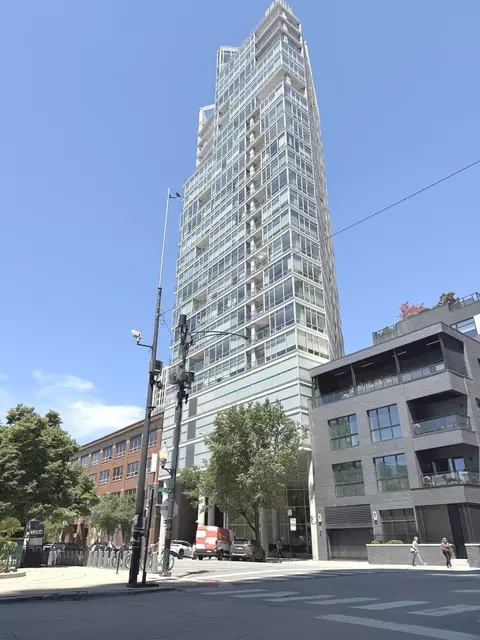 510 W Erie St #1705, Chicago, IL 60654