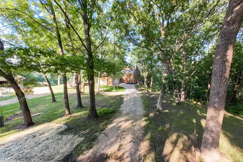 Exterior - 704 N Kaskaskia Dr, Dixon, IL 61021 photo 7 of 7
