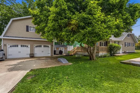 Exterior - 210 E Logan St, Arthur, IL 61911 photo 6 of 7