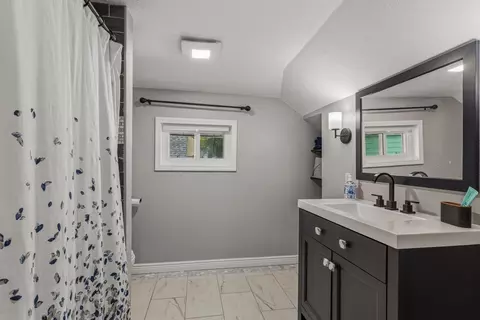 Bath - 210 E Logan St, Arthur, IL 61911 photo 2 of 2