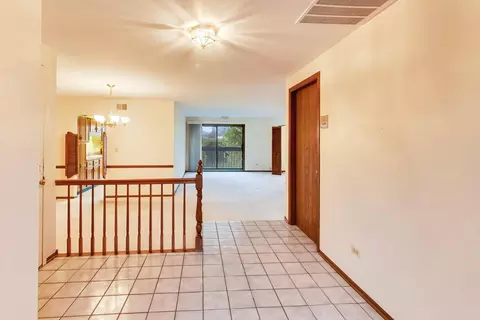 Entry Way - 245 Windsor Ln #C, Willowbrook, IL 60527 photo 1 of 2